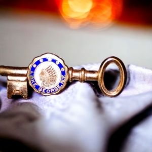 Gold George New York pendant key